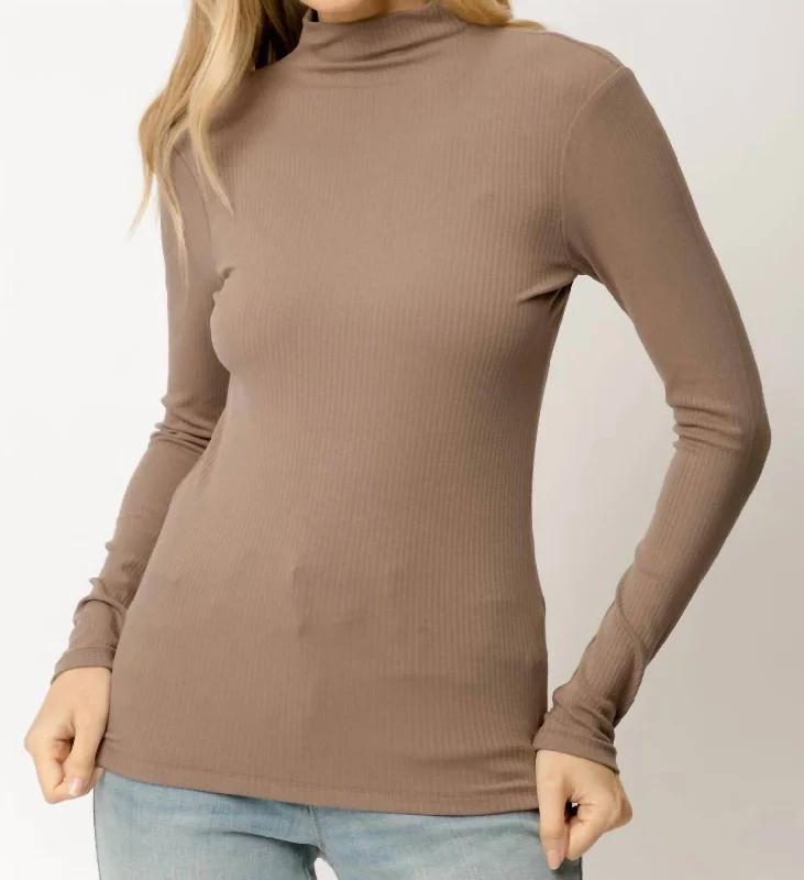 Ribbed Mock Neck Turtleneck Top In Chipmunk